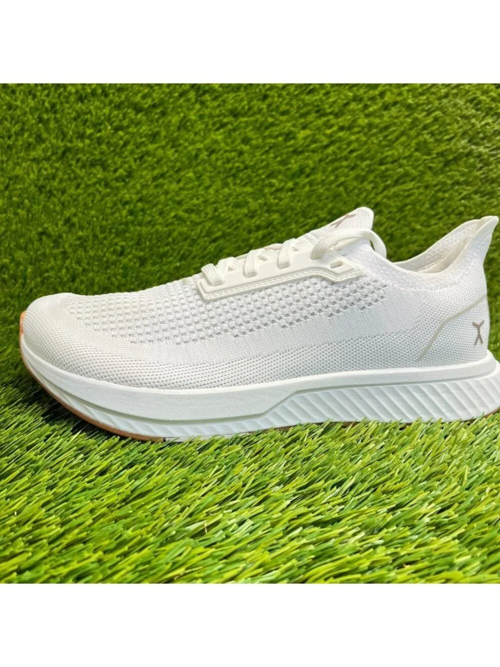 Flux Adapt Runner White Gum Mens Size 8.5 Running Walking Knit Shoes Sneakers